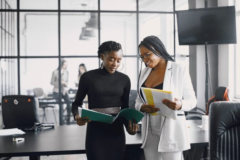 project managers working together-min